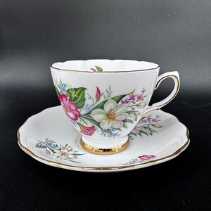 Vintage Colclough Bone China Teacup & Saucer – Floral Bouquet – Made in England